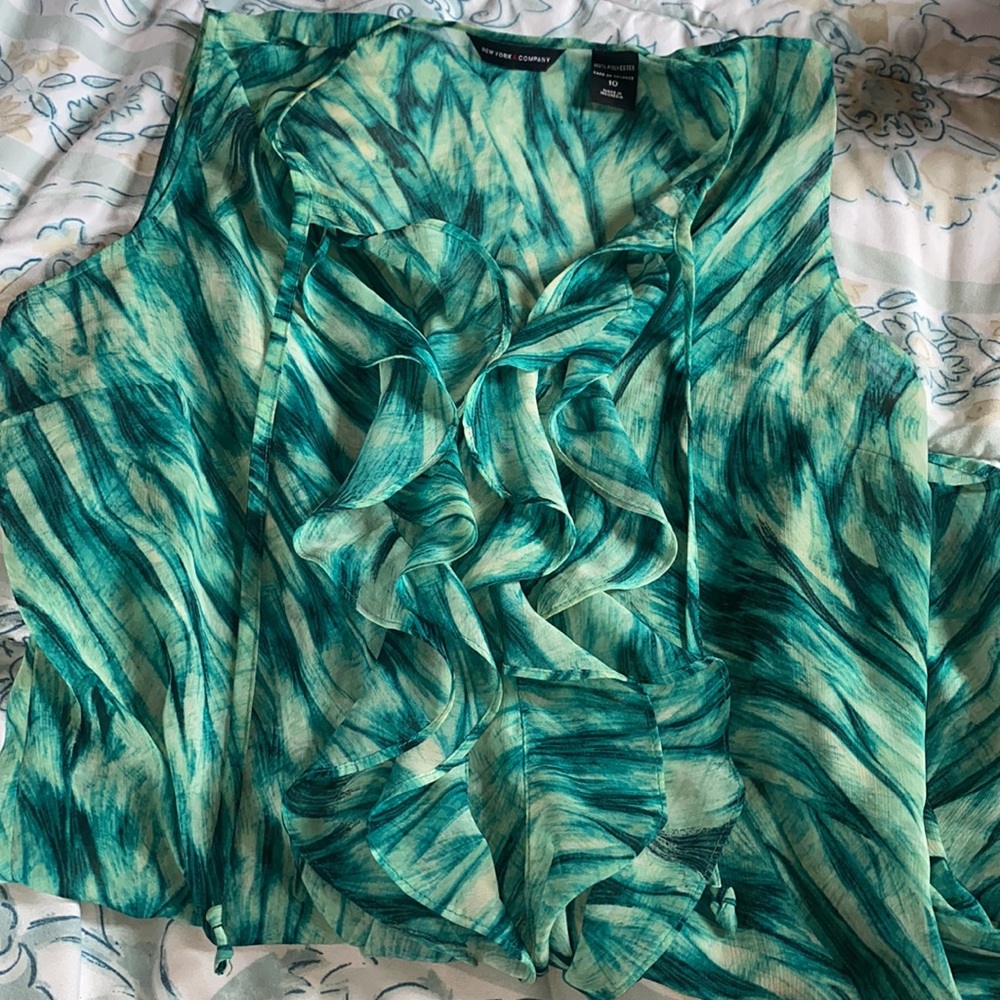 Green short sleeve sheer  blouse size10 - Picture 2 of 3